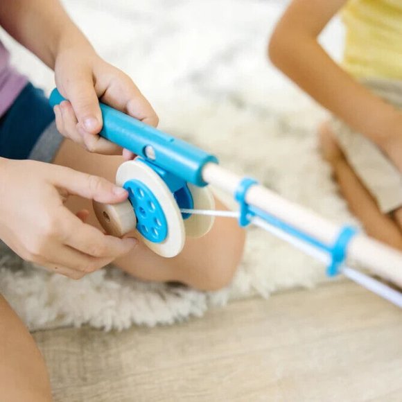 Melissa & Doug Catch & Count Wooden Fishing Game NIB - Picture 6 of 10